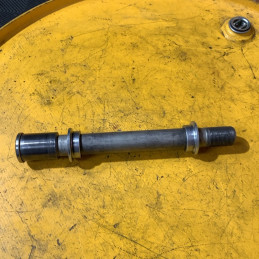 Axe de roue avant