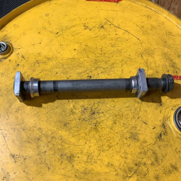Axe de roue arrière complet
