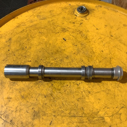 Axe de roue avant
