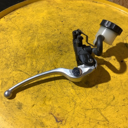 Maître cylindre de frein...