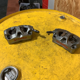 Étriers de frein avant brembo